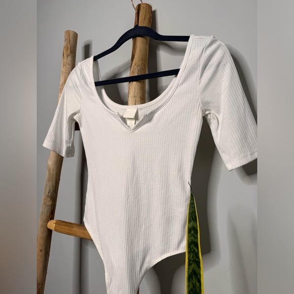 H&M Ribbed V-Neck Bodysuit - Picture 10 of 11